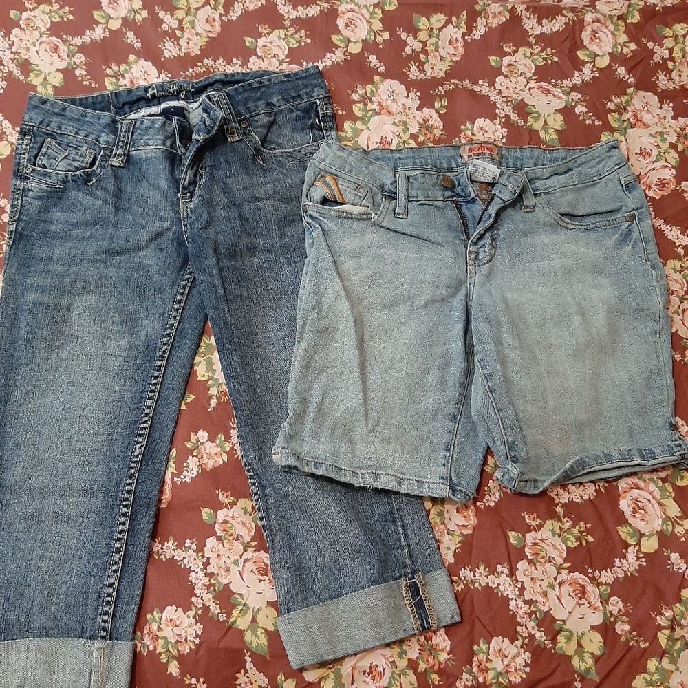 Capri and Short Bundle - Picture 2 of 2
